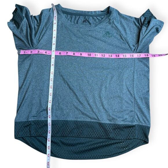 ADIDAS Women’s Green Short Sleeve Boxy Mesh Bottom Athletic Tee T-Shirt Size Sma - Picture 7 of 8